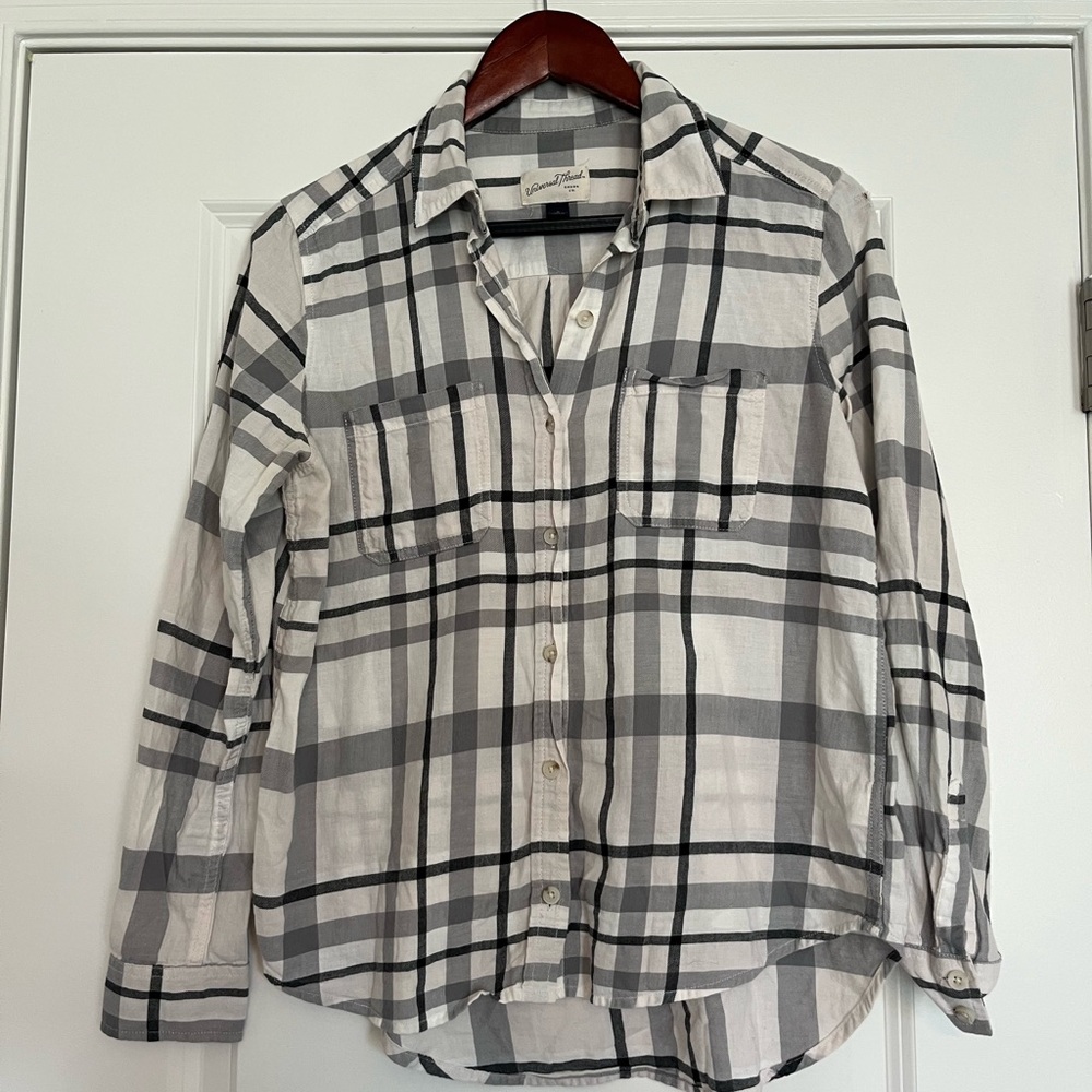 Universal Thread Women's Plaid Button-Down Shirt
